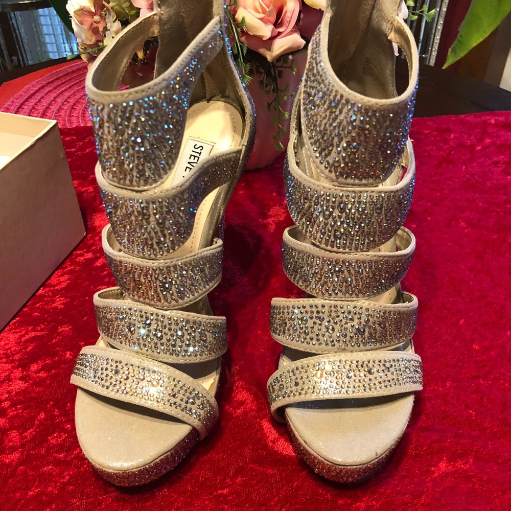 Shoes - Picture 3 of 4